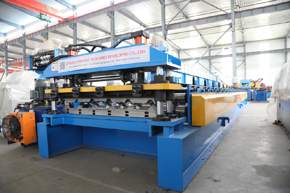 What is The Difference Between Fully Automatic And Semi-Automatic Roof Sheet Machine?